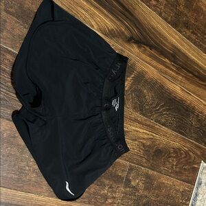 Saucony Women's Black Athletic Shorts
